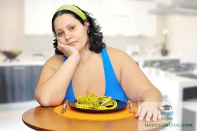 Thiếu estrogen sau mãn kinh liên quan đến béo phì